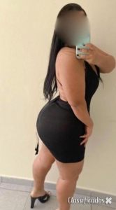 CABRITONA  SEXY COM BELO CORPO SAFADA NA CAMA