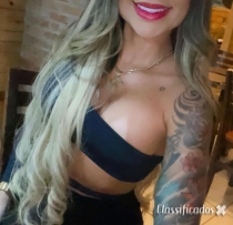 Loira tatuada!