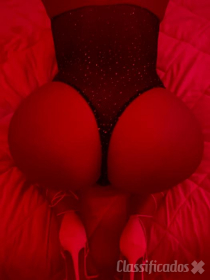 Sensualidade Única e Curvas Tentadoras
