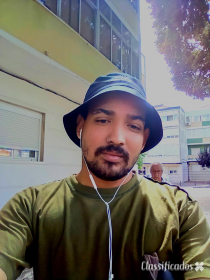 Jovem experiente massagista
