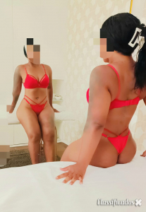 Massagista linda com mãos que te levam ao paraíso