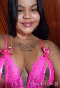 Índinha brasileira da cona quente disponível agora