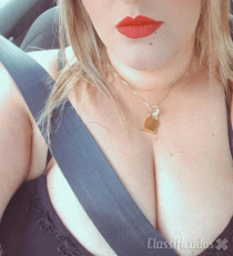 NO CARRO É MAIS GOSTOSO...VEM COM A LOIRA DO CARRO