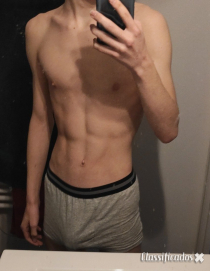 Jovem acompanhante